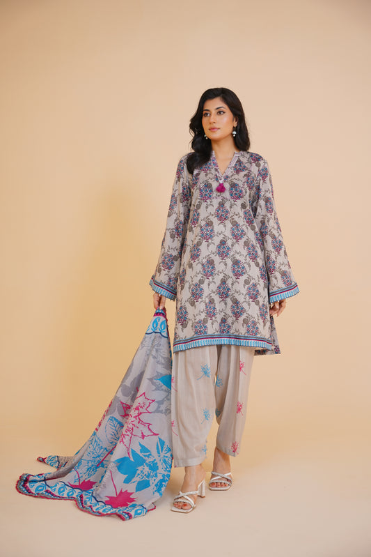 Elegant Bloom – 3-Piece Printed Lawn Suit