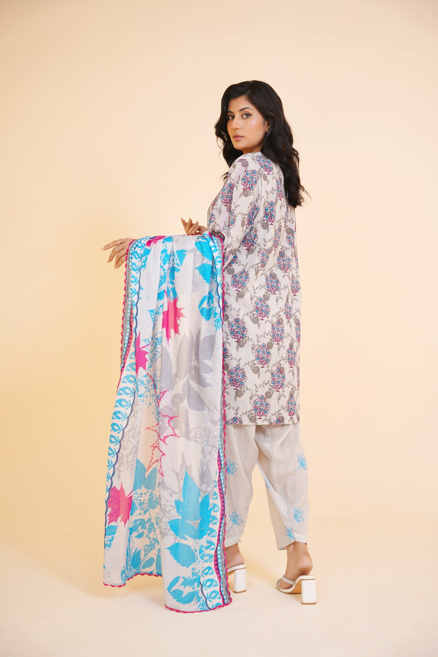 Elegant Bloom – 3-Piece Printed Lawn Suit
