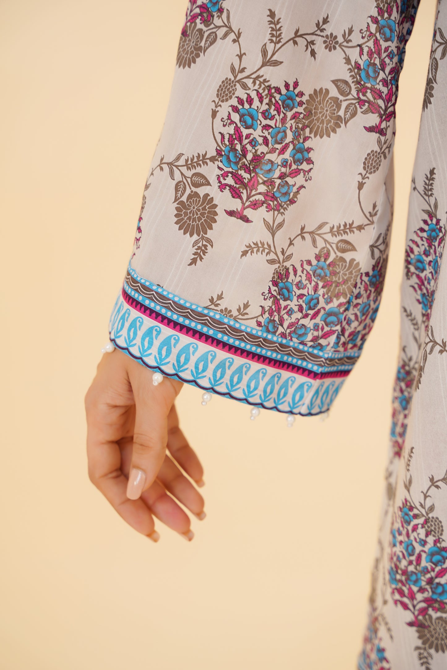 Elegant Bloom – 3-Piece Printed Lawn Suit