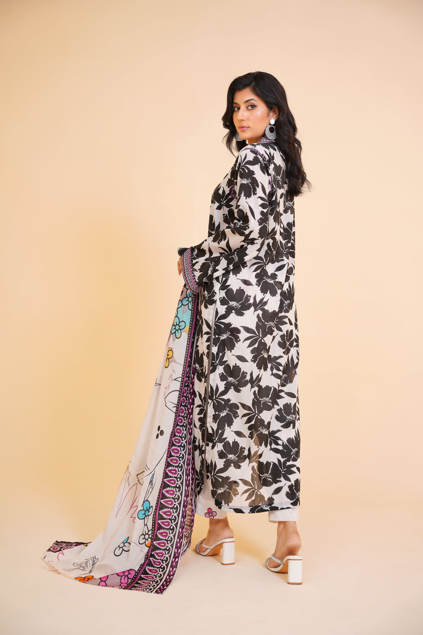 Monochrome Muse – Black & White Floral 3 Piece Printed Lawn Suit