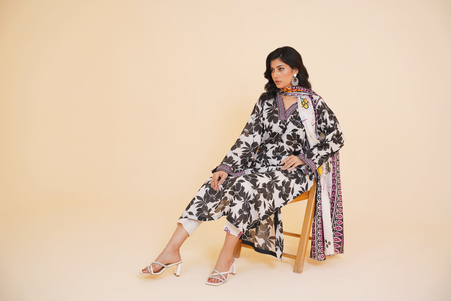 Monochrome Muse – Black & White Floral 3 Piece Printed Lawn Suit